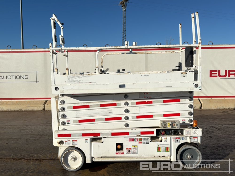 2015 Haulotte Compact 14 - Platforma foarfeca: Foto 2 2015 Haulotte Compact 14 - Platforma foarfeca: Foto 2