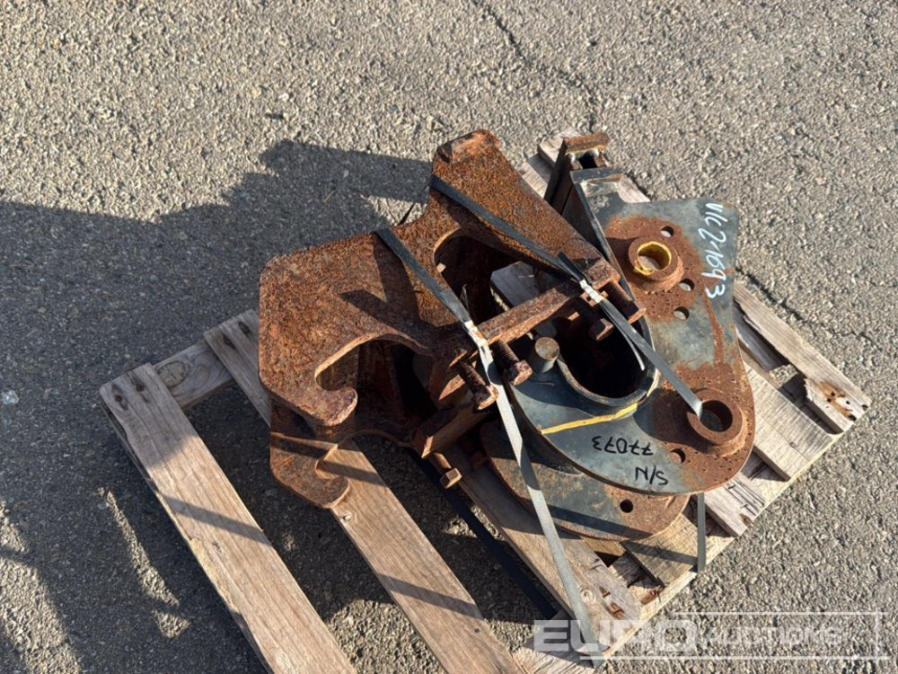 Pallet of Quick Hitches (2 of) / Enganches Rápidos - Cuplare rapidă: Foto 3 Pallet of Quick Hitches (2 of) / Enganches Rápidos - Cuplare rapidă: Foto 3