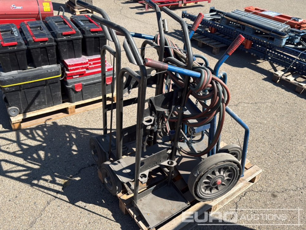 Pallet of Hand Trucks (2 of), Gas Bottle Trolleys (2 of), Oxygen Cutting Torch, Hose - Stivuitor: Foto 3 Pallet of Hand Trucks (2 of), Gas Bottle Trolleys (2 of), Oxygen Cutting Torch, Hose - Stivuitor: Foto 3