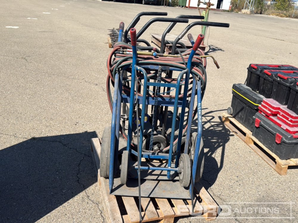 Pallet of Hand Trucks (2 of), Gas Bottle Trolleys (2 of), Oxygen Cutting Torch, Hose - Stivuitor: Foto 4 Pallet of Hand Trucks (2 of), Gas Bottle Trolleys (2 of), Oxygen Cutting Torch, Hose - Stivuitor: Foto 4