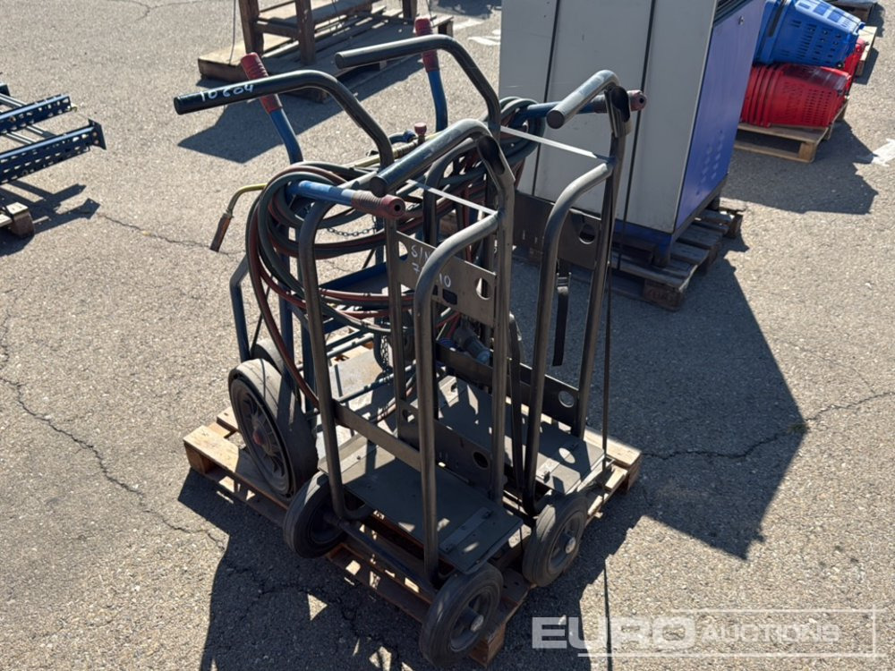 Pallet of Hand Trucks (2 of), Gas Bottle Trolleys (2 of), Oxygen Cutting Torch, Hose - Stivuitor: Foto 2 Pallet of Hand Trucks (2 of), Gas Bottle Trolleys (2 of), Oxygen Cutting Torch, Hose - Stivuitor: Foto 2