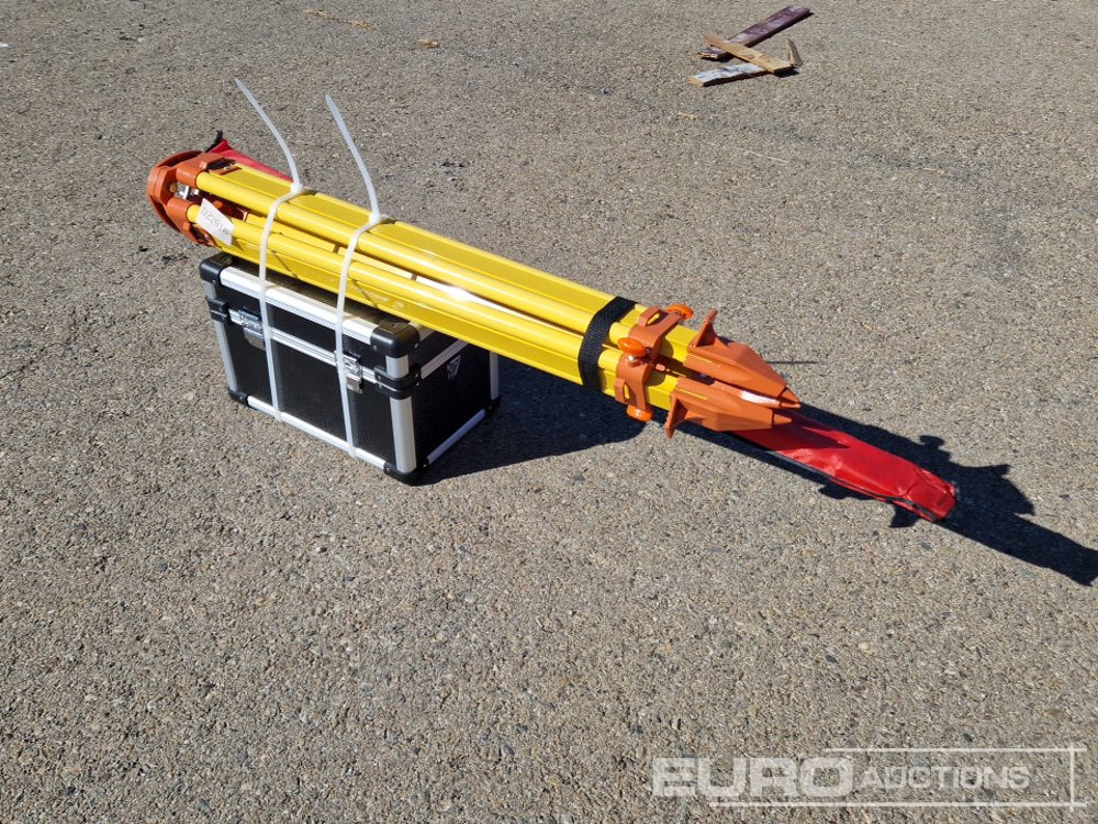 Unused 2025 Captok Self-Leveling Rotary Laser Level With Batteries, Receiver, Tripod, Grade Rod - Echipament de atelier: Foto 1 Unused 2025 Captok Self-Leveling Rotary Laser Level With Batteries, Receiver, Tripod, Grade Rod - Echipament de atelier: Foto 1