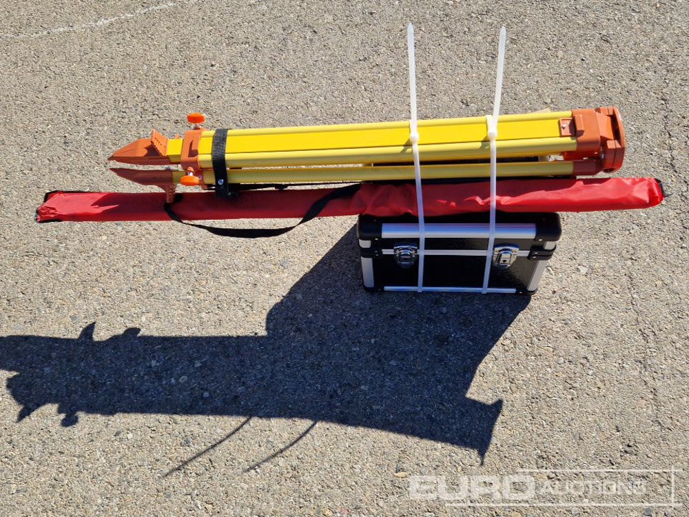 Unused Captok Self-Leveling Rotary Laser Level With Batteries, Receiver, Tripod, Grade Rod - Echipament de atelier: Foto 5 Unused Captok Self-Leveling Rotary Laser Level With Batteries, Receiver, Tripod, Grade Rod - Echipament de atelier: Foto 5