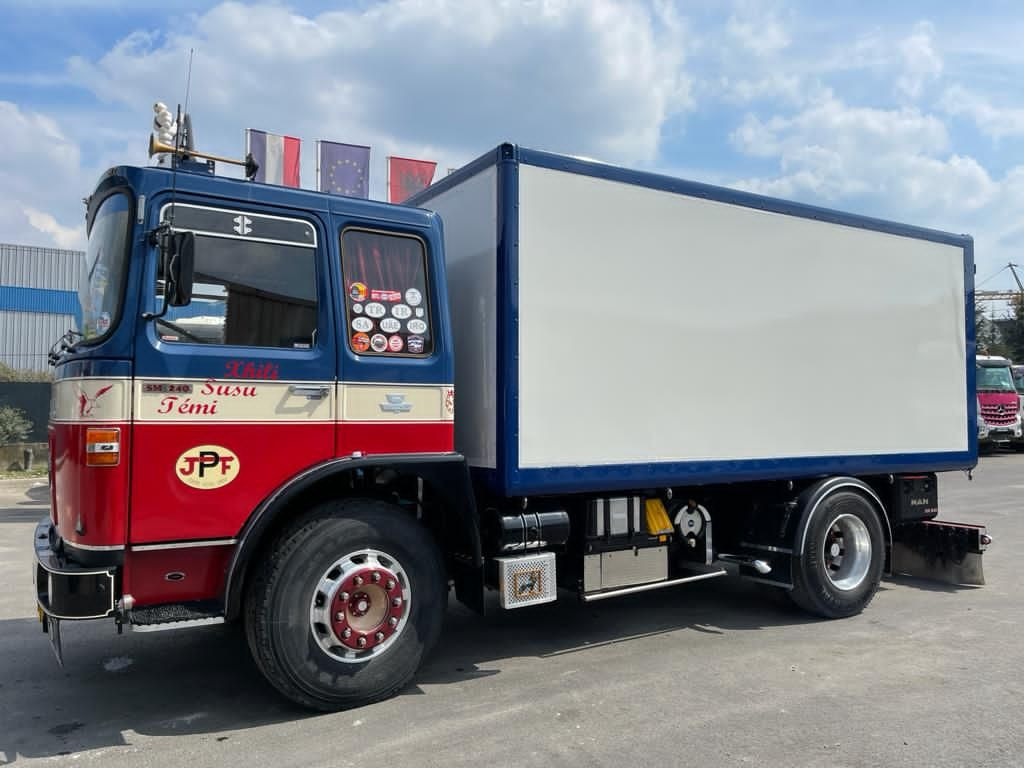 Camion SAVIEM SM 240 - Camion furgon: Foto 4 Camion SAVIEM SM 240 - Camion furgon: Foto 4