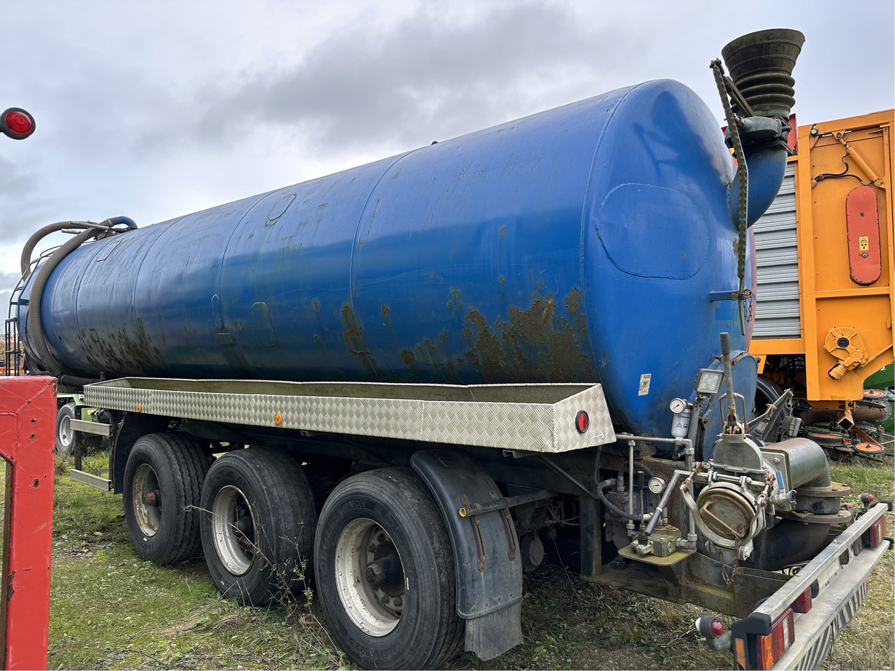 Bardenhorst Gülletransportauflieger 28.000 - Maşină de împrăştiat îngrăşăminte: Foto 5 Bardenhorst Gülletransportauflieger 28.000 - Maşină de împrăştiat îngrăşăminte: Foto 5
