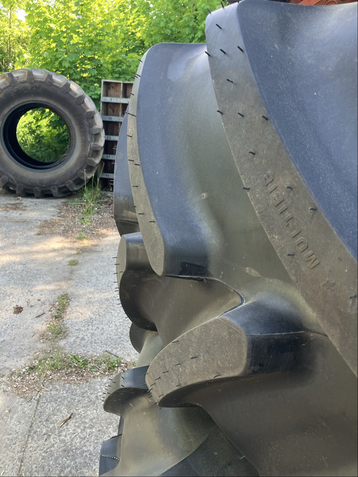 Fendt 650/65R42 u. 540/65R30 MI - Anvelope și jante: Foto 4 Fendt 650/65R42 u. 540/65R30 MI - Anvelope și jante: Foto 4