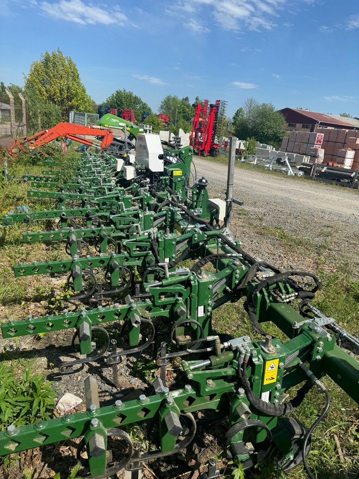 Garford Robocrop Guided Hoe - Combină de recoltat sfeclă: Foto 3 Garford Robocrop Guided Hoe - Combină de recoltat sfeclă: Foto 3