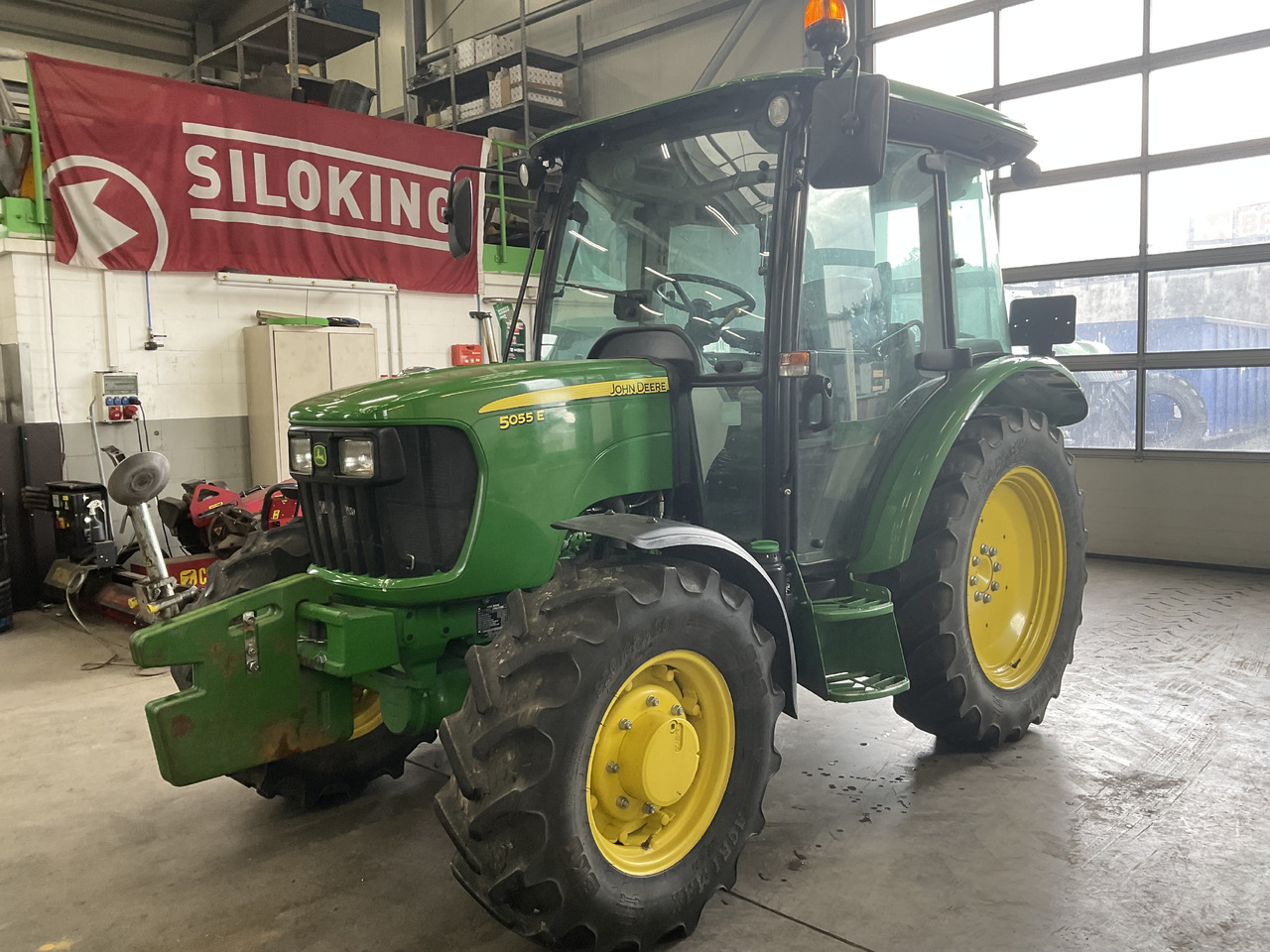 John Deere 5055 E - Tractor agricol: Foto 1 John Deere 5055 E - Tractor agricol: Foto 1