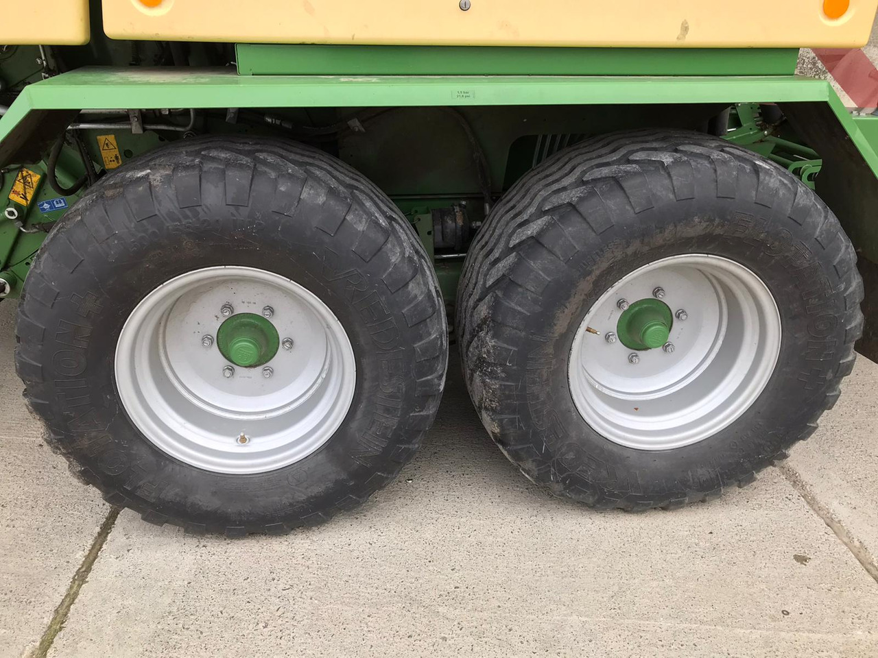 Krone Comprima CF 155 XC - Utilaje pentru fân: Foto 2 Krone Comprima CF 155 XC - Utilaje pentru fân: Foto 2