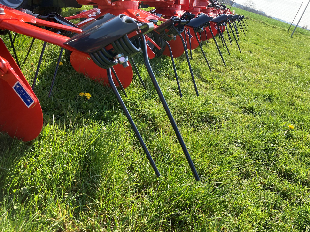 Kuhn GF 13003T Giroheuer - Maşină de întors fânul: Foto 5 Kuhn GF 13003T Giroheuer - Maşină de întors fânul: Foto 5