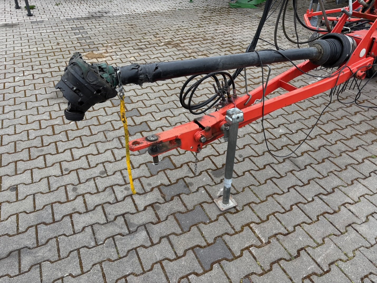 Kuhn Schwader 6632 - Maşină de întors fânul: Foto 2 Kuhn Schwader 6632 - Maşină de întors fânul: Foto 2