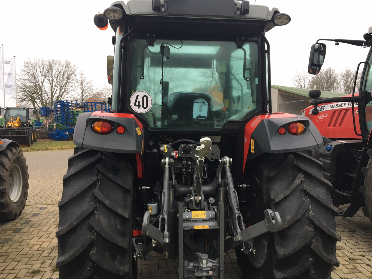 Massey Ferguson 5711 M Dyna-4 4WD Essent - Tractor agricol: Foto 5 Massey Ferguson 5711 M Dyna-4 4WD Essent - Tractor agricol: Foto 5