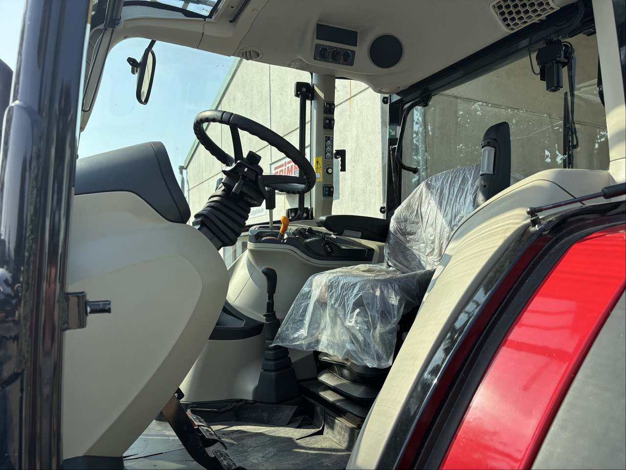 Massey Ferguson 5712M 4WD Cab Essential - Tractor agricol: Foto 2 Massey Ferguson 5712M 4WD Cab Essential - Tractor agricol: Foto 2