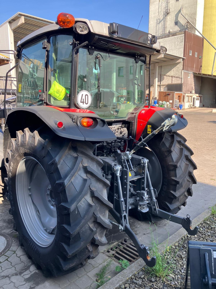 Massey Ferguson 5713 M 4WD Cab Essential - Tractor agricol: Foto 4 Massey Ferguson 5713 M 4WD Cab Essential - Tractor agricol: Foto 4
