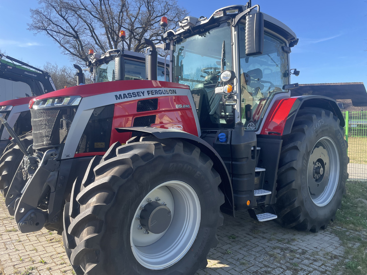 Massey Ferguson 8S.245 Dyna-VT EXCLUSIVE - Tractor agricol: Foto 1 Massey Ferguson 8S.245 Dyna-VT EXCLUSIVE - Tractor agricol: Foto 1