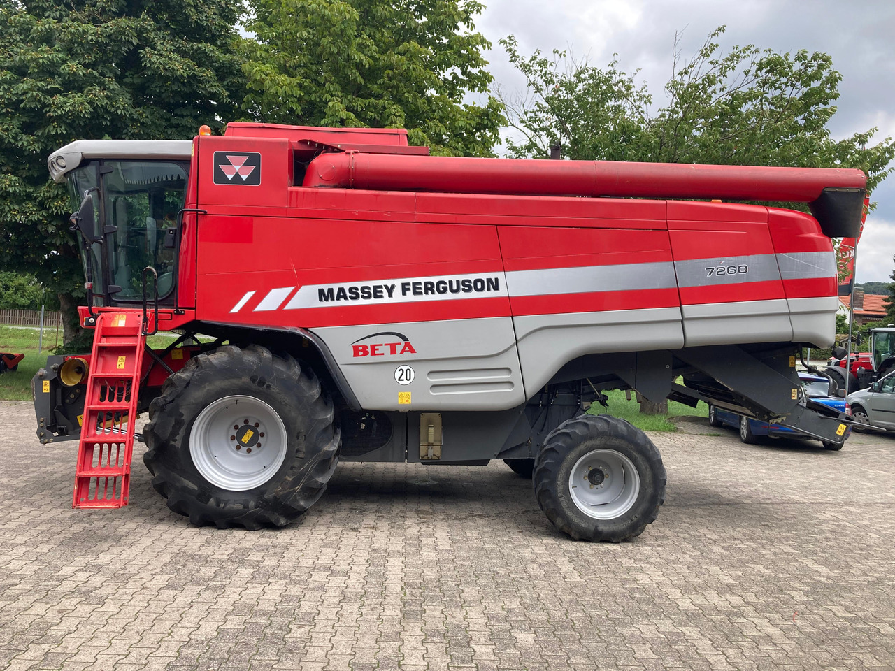Massey Ferguson Beta 7260 - Combină de recoltat cereale: Foto 1 Massey Ferguson Beta 7260 - Combină de recoltat cereale: Foto 1