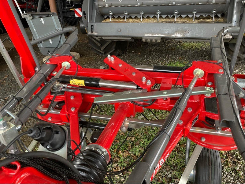 Massey Ferguson TD 776 DN - Maşină de întors fânul: Foto 3 Massey Ferguson TD 776 DN - Maşină de întors fânul: Foto 3