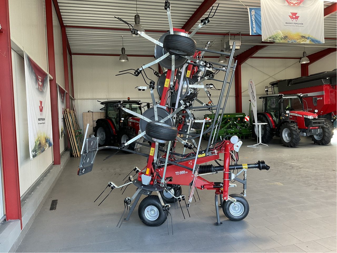 Massey Ferguson TD 868 DN Heuwender - Maşină de întors fânul: Foto 2 Massey Ferguson TD 868 DN Heuwender - Maşină de întors fânul: Foto 2