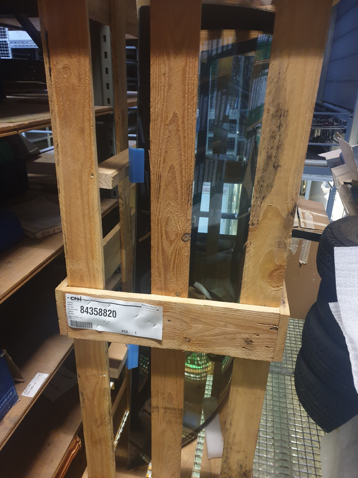 New Holland Windschutzscheibe - Tractor agricol: Foto 1 New Holland Windschutzscheibe - Tractor agricol: Foto 1