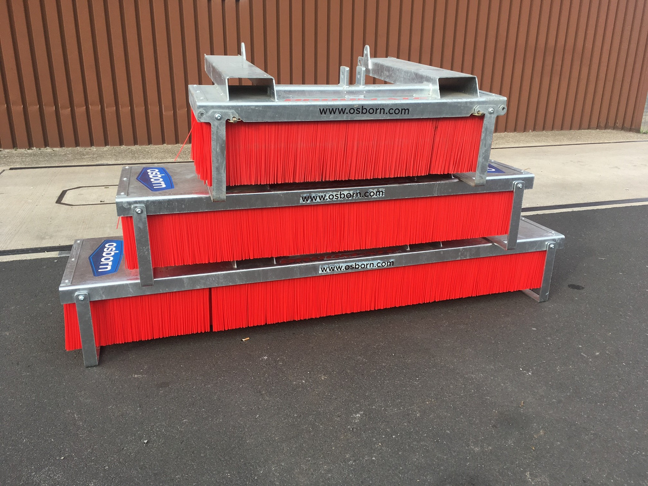 Osborn Broomate Maximate APR-240 - Utilaje de creştere vite: Foto 1 Osborn Broomate Maximate APR-240 - Utilaje de creştere vite: Foto 1