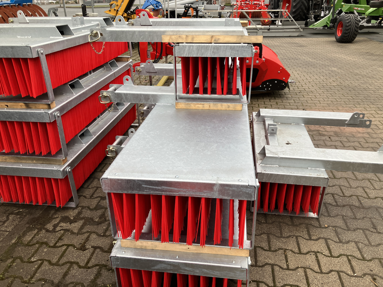 Osborn Broomate Maximate APR-240 - Utilaje de creştere vite: Foto 2 Osborn Broomate Maximate APR-240 - Utilaje de creştere vite: Foto 2