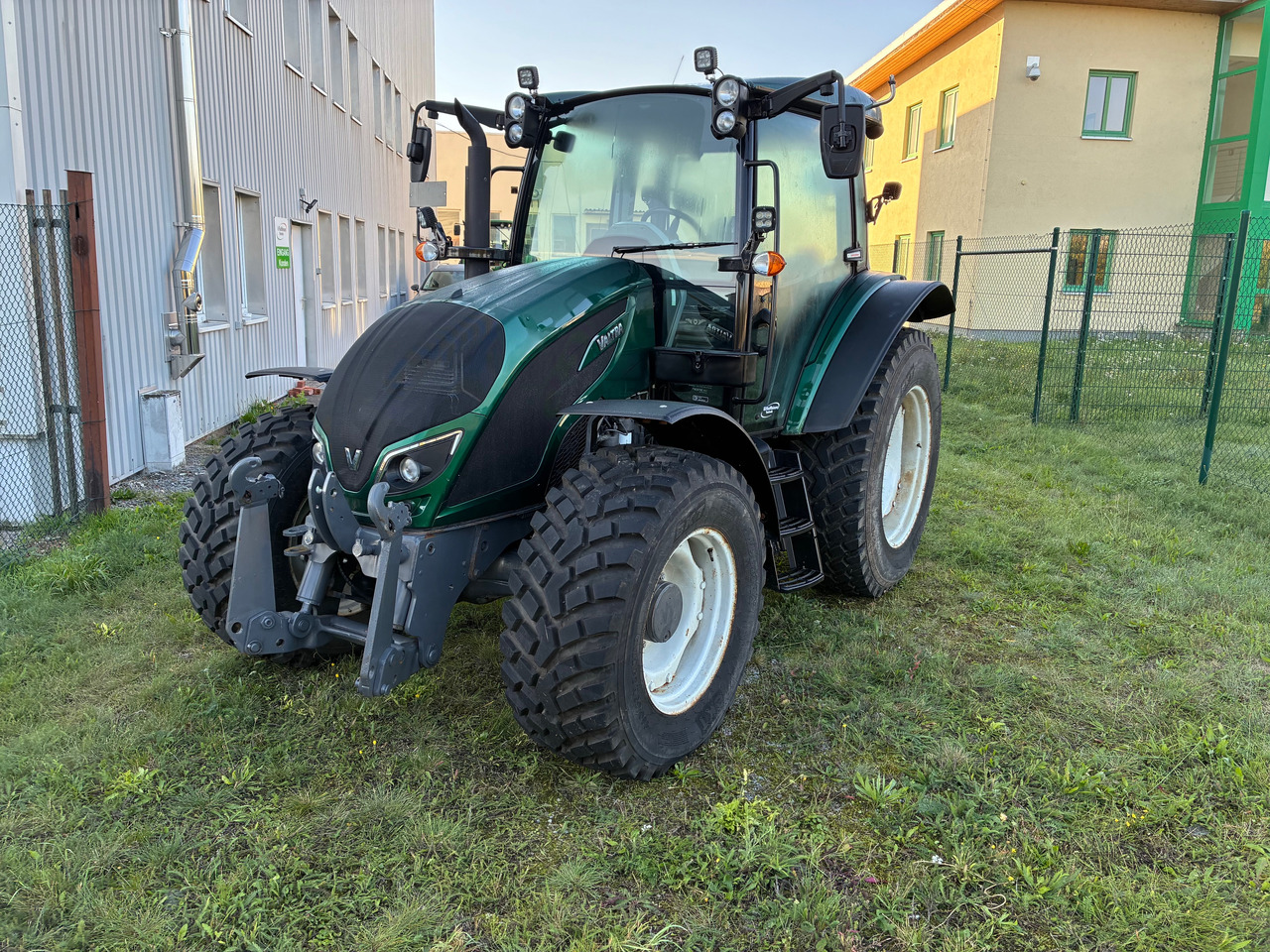 Valtra A114MH4 AC 71.5 - Tractor agricol: Foto 1 Valtra A114MH4 AC 71.5 - Tractor agricol: Foto 1
