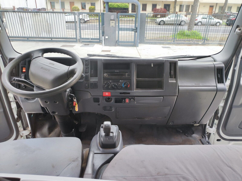Isuzu 1815 mm - Cabină și interior pentru Camion: Foto 3 Isuzu 1815 mm - Cabină și interior pentru Camion: Foto 3
