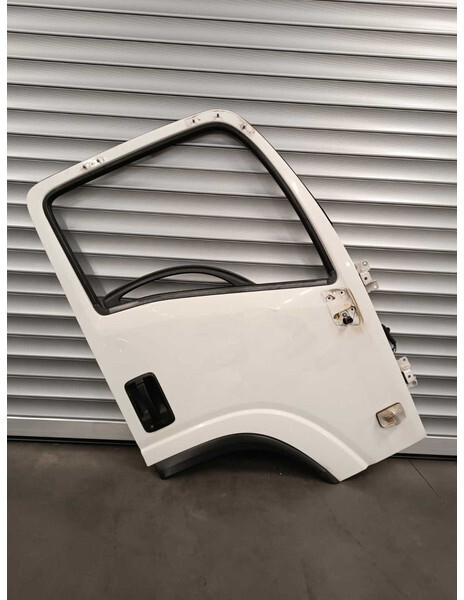 Isuzu RH - PASSENGER - DX - PASSEGGERO - Uşă și piese pentru Camion: Foto 1 Isuzu RH - PASSENGER - DX - PASSEGGERO - Uşă și piese pentru Camion: Foto 1