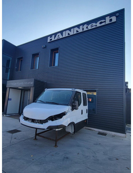 Iveco DAILY E6 - Cabină și interior pentru Camion: Foto 1 Iveco DAILY E6 - Cabină și interior pentru Camion: Foto 1