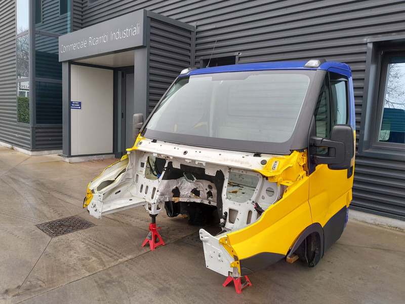 Iveco DAILY - Cabină și interior pentru Camion: Foto 1 Iveco DAILY - Cabină și interior pentru Camion: Foto 1