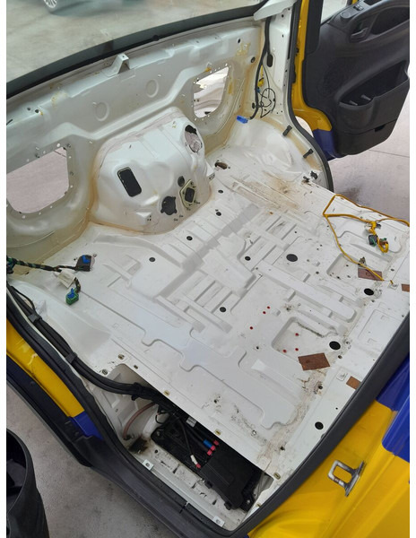 Iveco DAILY - Cabină și interior pentru Camion: Foto 3 Iveco DAILY - Cabină și interior pentru Camion: Foto 3