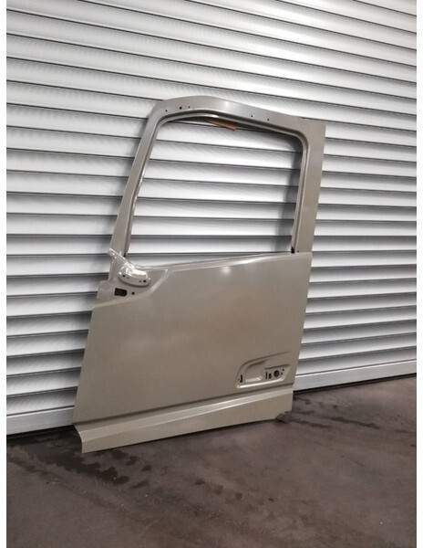 Volvo FH - Uşă și piese pentru Camion: Foto 1 Volvo FH - Uşă și piese pentru Camion: Foto 1