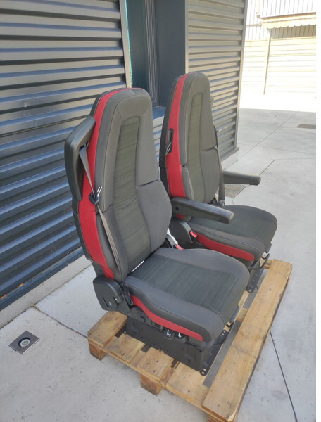 Volvo driver + passenger - Scaun pentru Camion: Foto 4 Volvo driver + passenger - Scaun pentru Camion: Foto 4