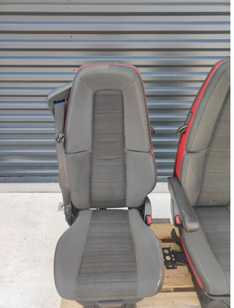 Volvo driver + passenger - Scaun pentru Camion: Foto 3 Volvo driver + passenger - Scaun pentru Camion: Foto 3