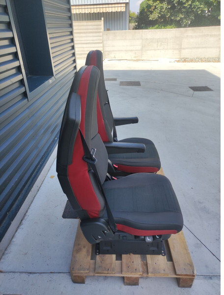 Volvo driver + passenger - Scaun pentru Camion: Foto 5 Volvo driver + passenger - Scaun pentru Camion: Foto 5