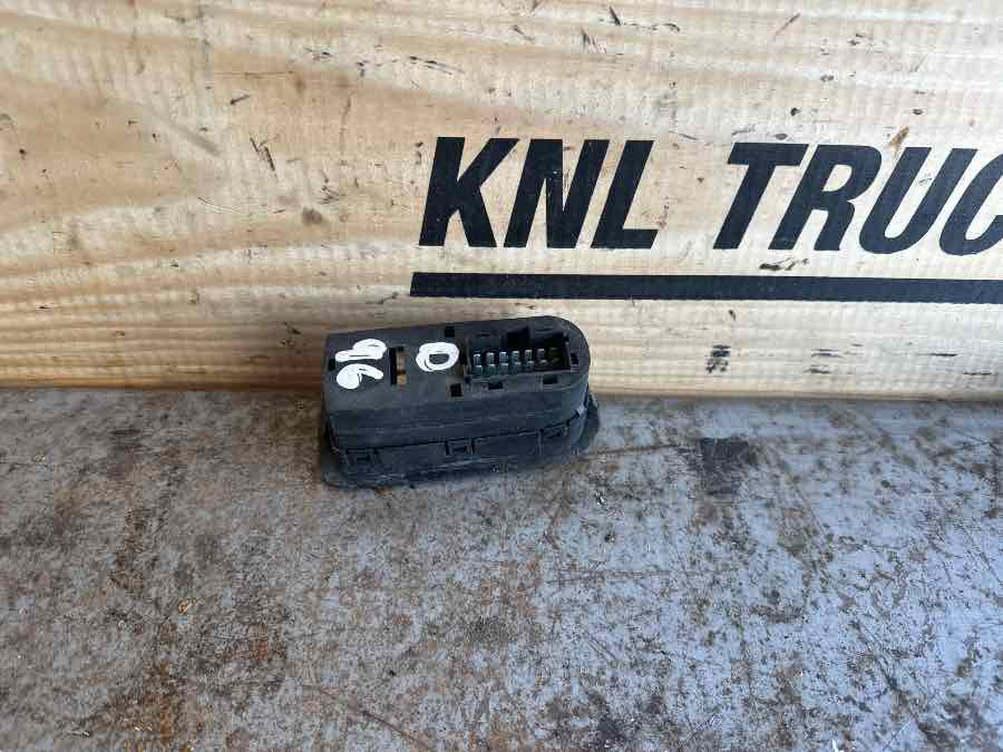 DAF SWITCH DOORMODUL 1895436 - Sistem electric pentru Camion: Foto 2 DAF SWITCH DOORMODUL 1895436 - Sistem electric pentru Camion: Foto 2