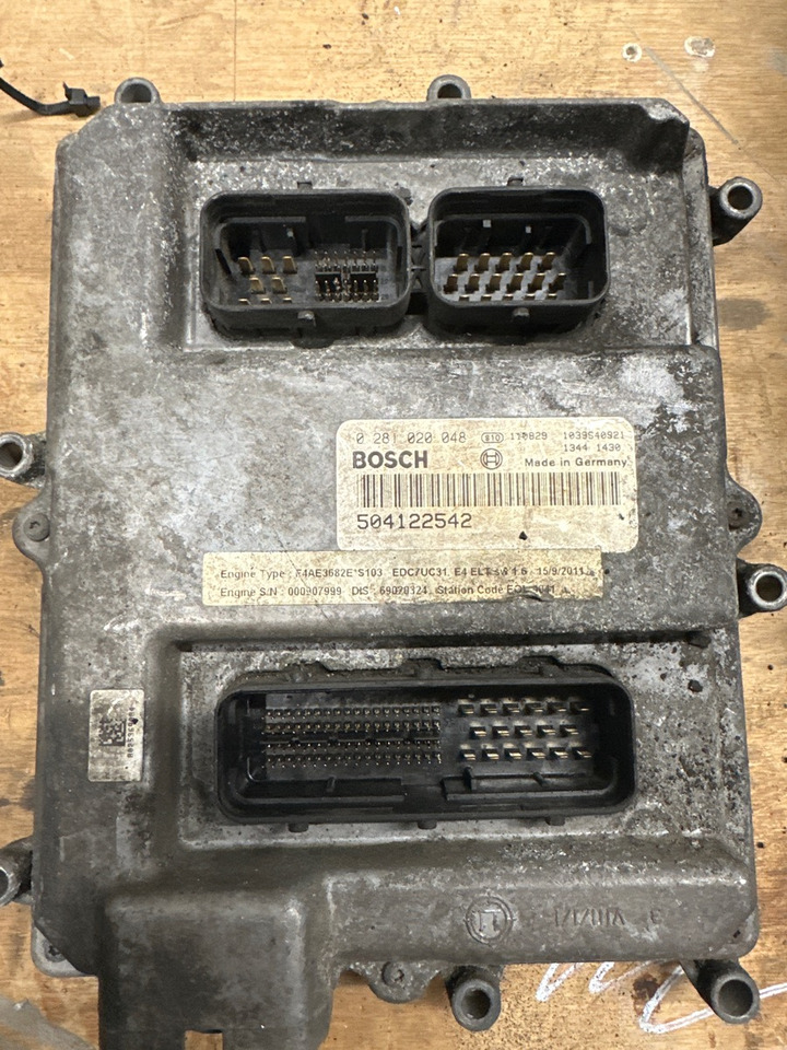 IVECO ENGINE ECU 504122542 - Sistem electric pentru Camion: Foto 1 IVECO ENGINE ECU 504122542 - Sistem electric pentru Camion: Foto 1