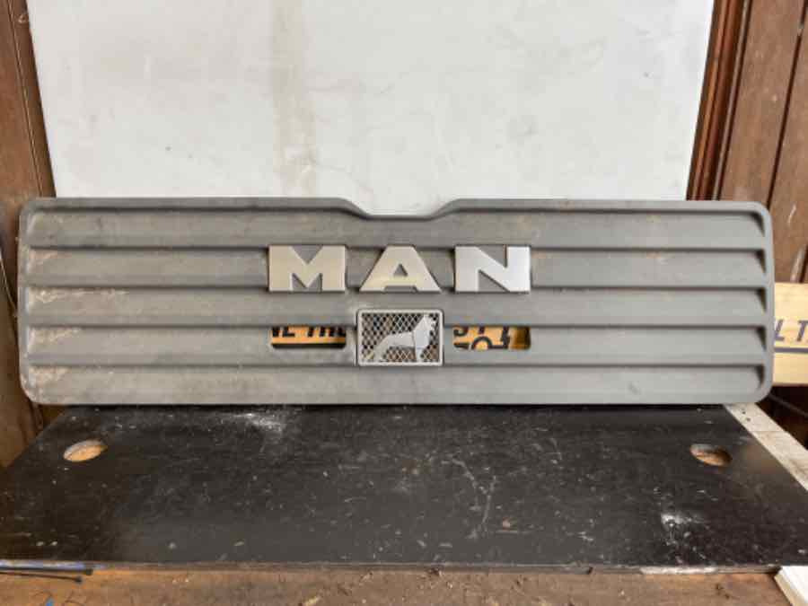 MAN F2000 FRONT GRILL 81.61150-0110 - Caroserie și exterior pentru Camion: Foto 3 MAN F2000 FRONT GRILL 81.61150-0110 - Caroserie și exterior pentru Camion: Foto 3
