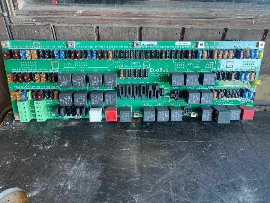 MERCEDES ELECTRIC SWITCH PANEL A0055463340 - Sistem electric pentru Autobuz: Foto 2 MERCEDES ELECTRIC SWITCH PANEL A0055463340 - Sistem electric pentru Autobuz: Foto 2