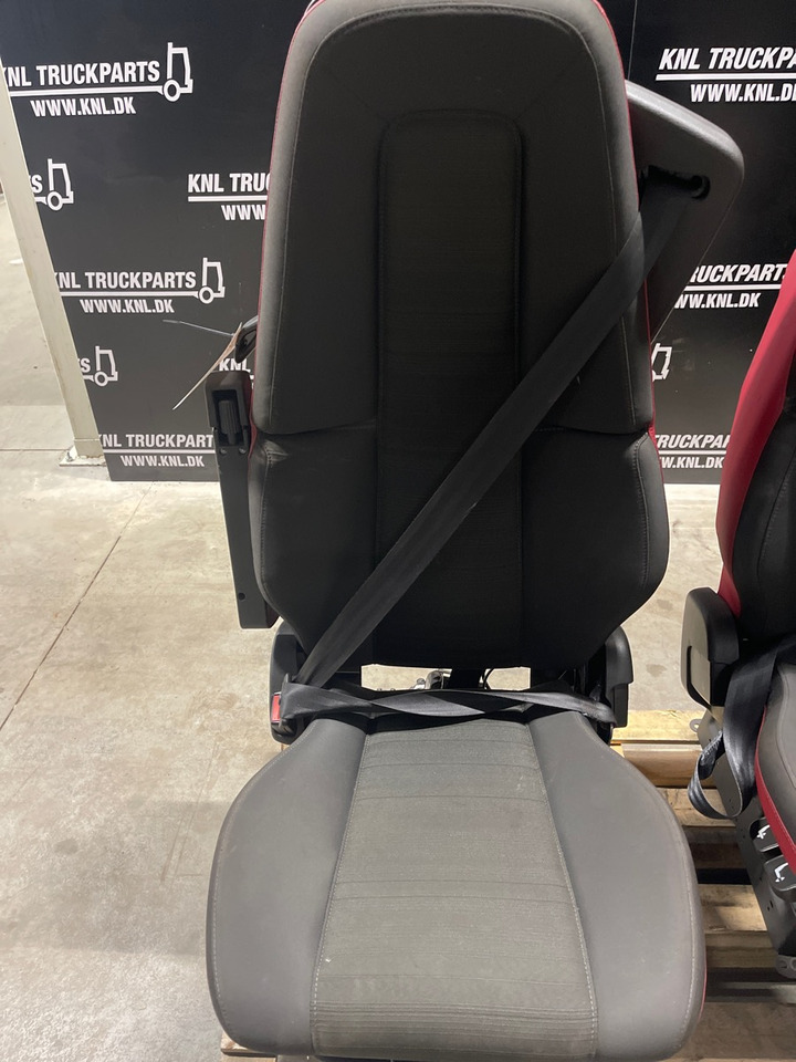 VOLVO DRIVER SEAT - Cabină și interior pentru Camion: Foto 4 VOLVO DRIVER SEAT - Cabină și interior pentru Camion: Foto 4
