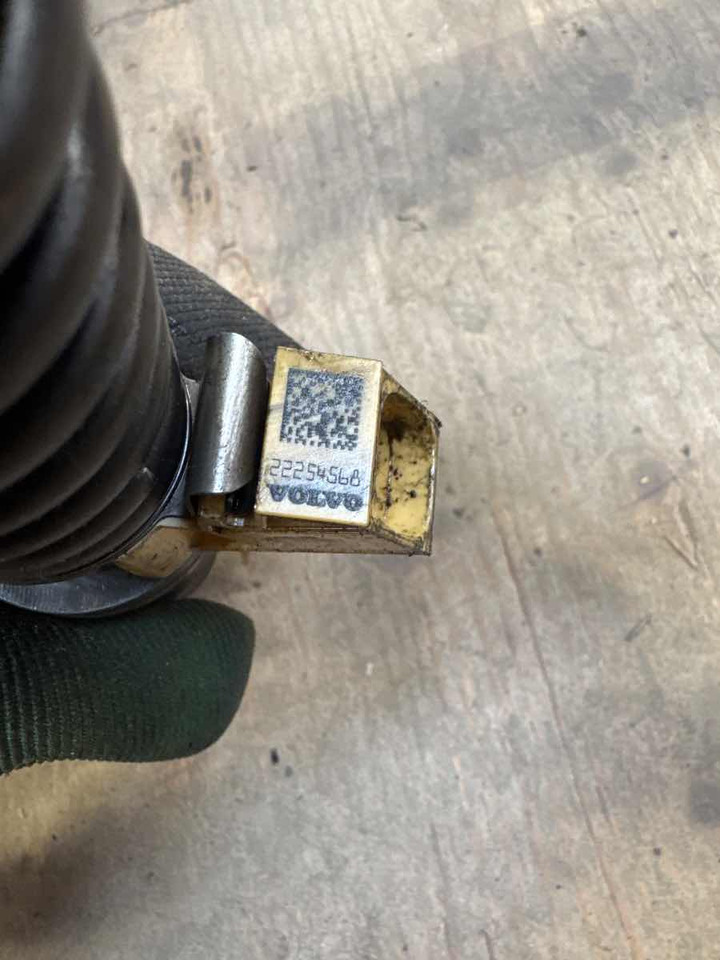 VOLVO INJECTOR 22254568 - Sistem de alimentare combustibil pentru Camion: Foto 2 VOLVO INJECTOR 22254568 - Sistem de alimentare combustibil pentru Camion: Foto 2