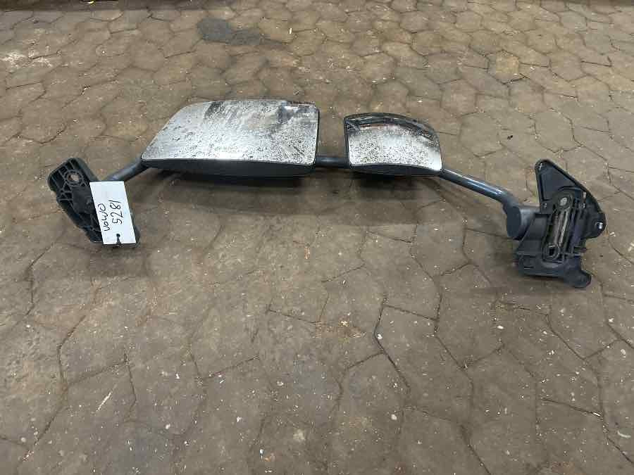 VOLVO MIRROR RIGHT 84273516 - Cabină și interior pentru Camion: Foto 2 VOLVO MIRROR RIGHT 84273516 - Cabină și interior pentru Camion: Foto 2