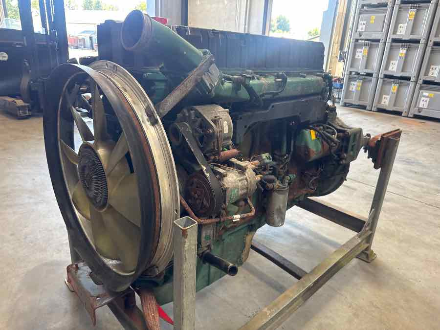 VOLVO MOTOR D12C - 380 HP VEB - Motor pentru Camion: Foto 3 VOLVO MOTOR D12C - 380 HP VEB - Motor pentru Camion: Foto 3