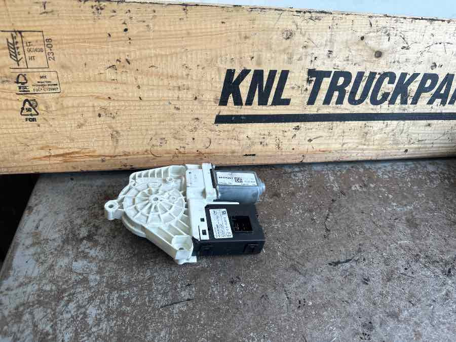 VOLVO WINDOW MOTOR 84425251 - Sistem electric pentru Camion: Foto 2 VOLVO WINDOW MOTOR 84425251 - Sistem electric pentru Camion: Foto 2