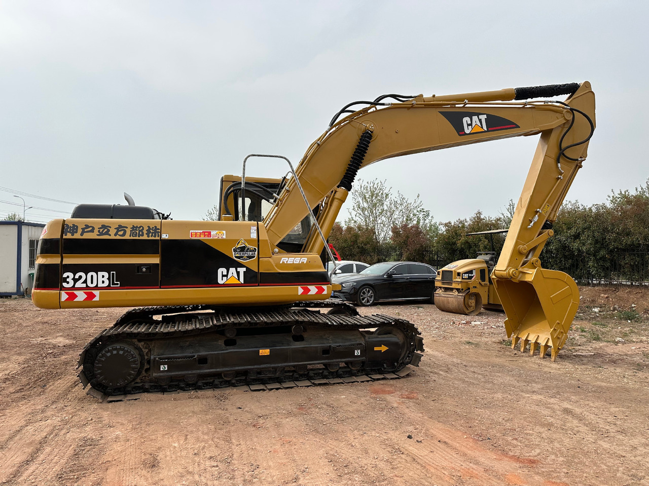 CAT 320BL crawler excavator - Excavator pe şenile: Foto 1 CAT 320BL crawler excavator - Excavator pe şenile: Foto 1