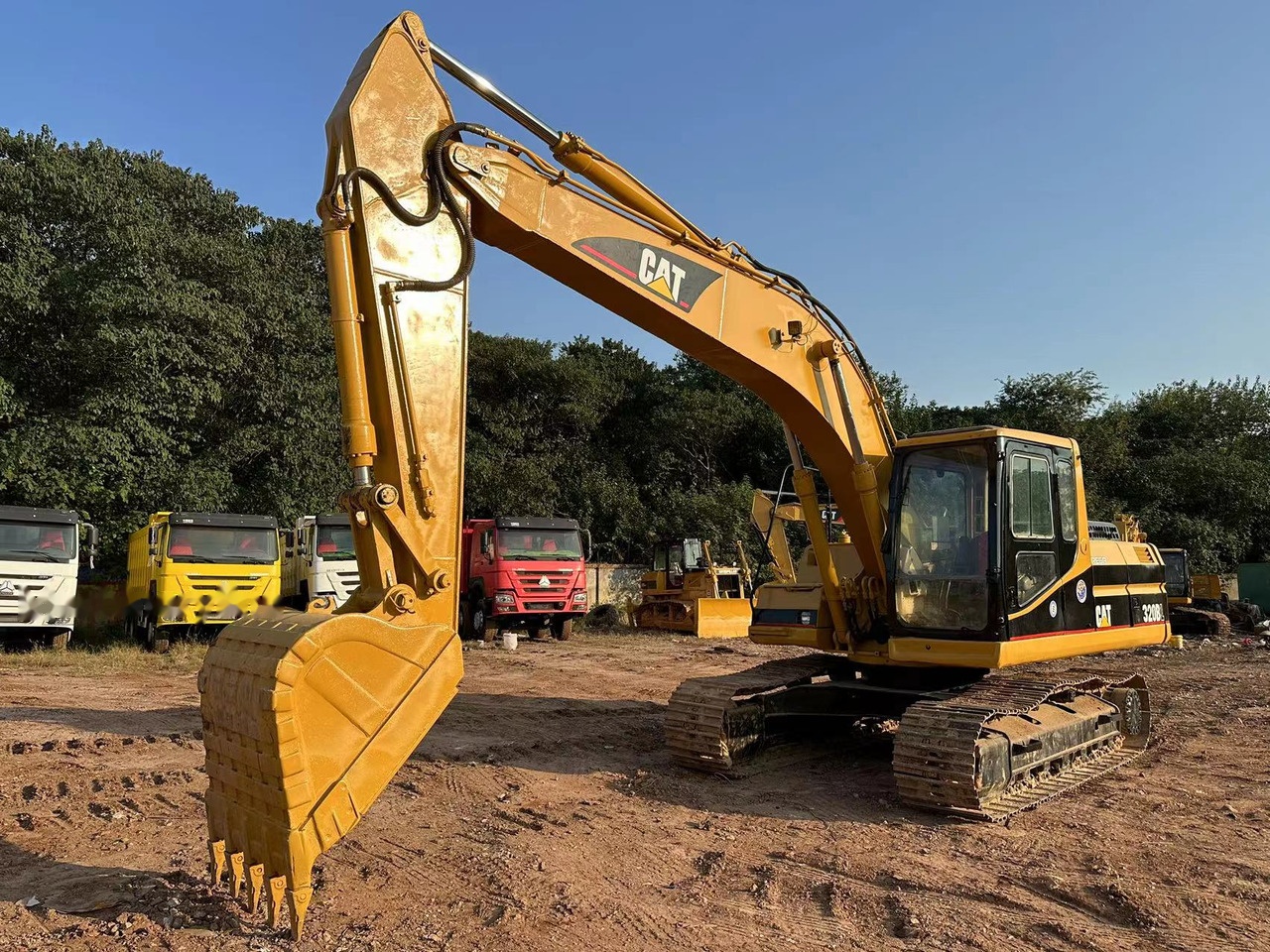 CATERPILLAR 320BL - Excavator pe şenile: Foto 3 CATERPILLAR 320BL - Excavator pe şenile: Foto 3