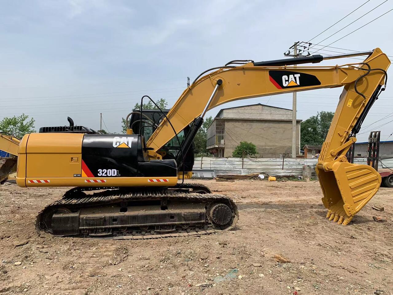 CATERPILLAR 320DL - Excavator pe şenile: Foto 1 CATERPILLAR 320DL - Excavator pe şenile: Foto 1