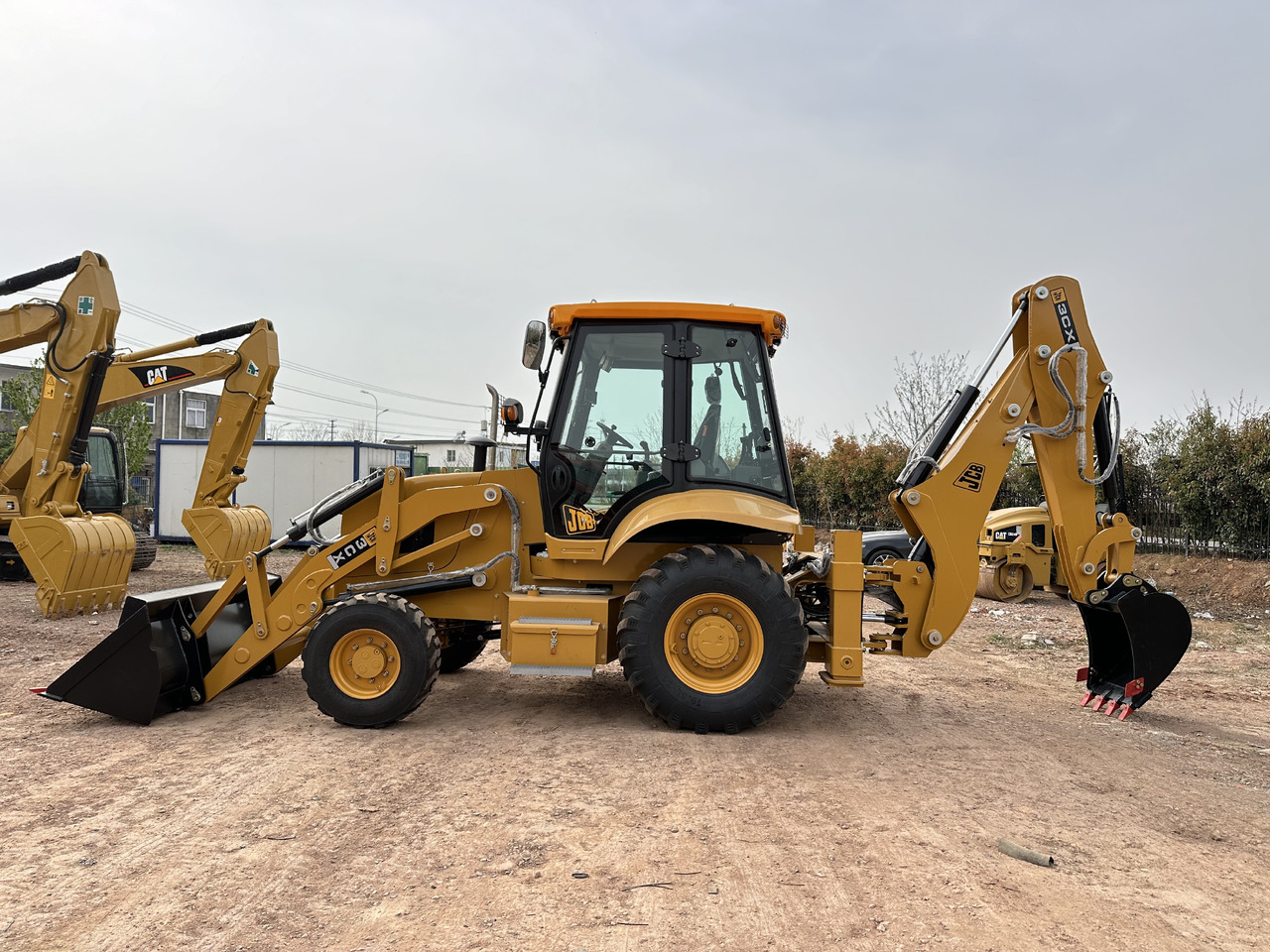 CATERPILLAR 420F2 - Buldoexcavator: Foto 1 CATERPILLAR 420F2 - Buldoexcavator: Foto 1