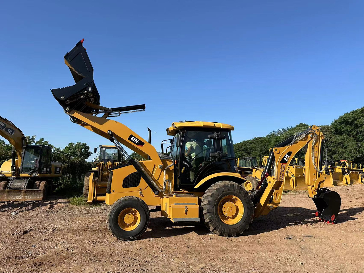 CATERPILLAR 420F2 - Buldoexcavator: Foto 5 CATERPILLAR 420F2 - Buldoexcavator: Foto 5