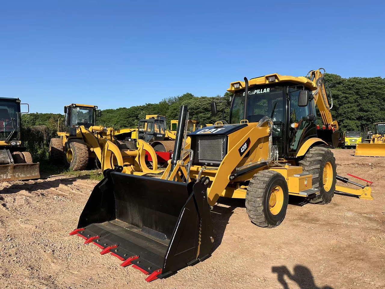 CATERPILLAR 420F2 - Buldoexcavator: Foto 1 CATERPILLAR 420F2 - Buldoexcavator: Foto 1